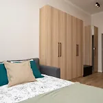 Fully Equipped Flat, 10 Min Walk Away To Central Station, 2Nd Floor
