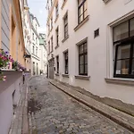 Mucenieku Old Town Bright Studio