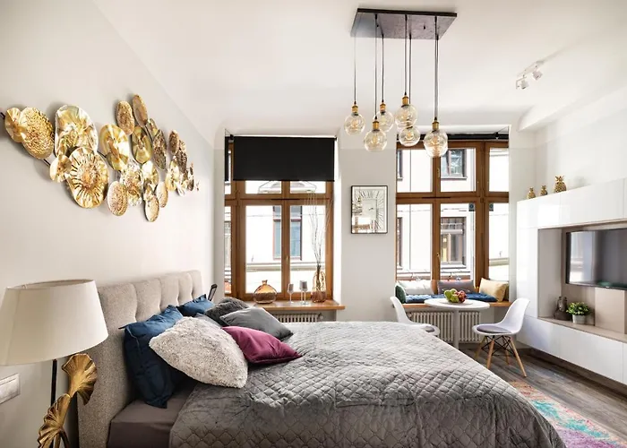 Art Design King Bed Studio Apartment In Old Town