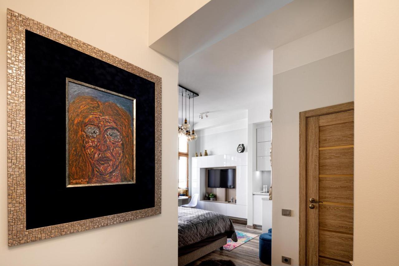 Apartment Art Design King Bed In Old Town