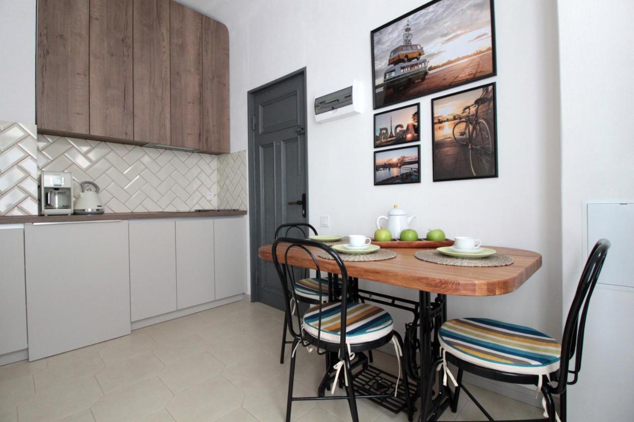 Charming 1br With Bath In Quiet Center Of *