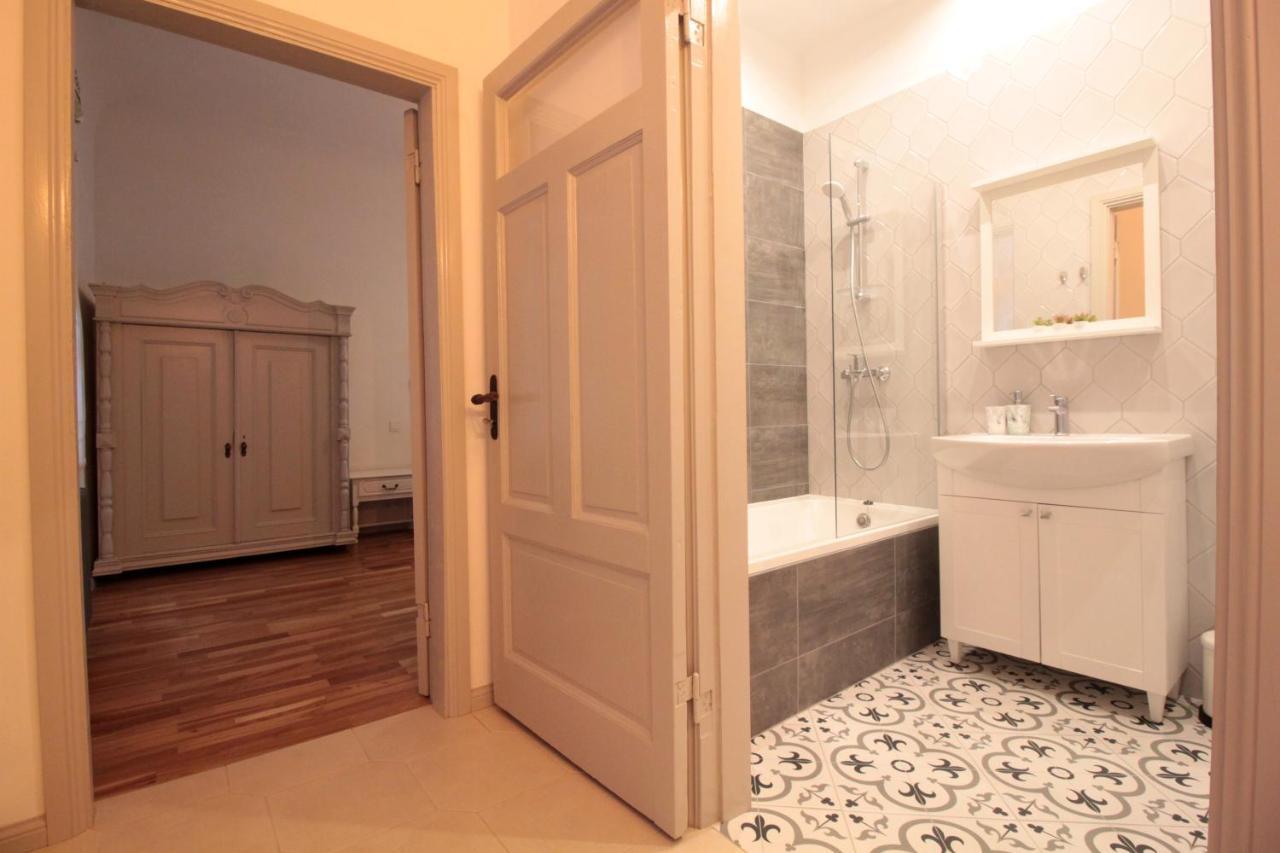 Căn hộ Charming 1br With Bath In Quiet Center Of Riga
