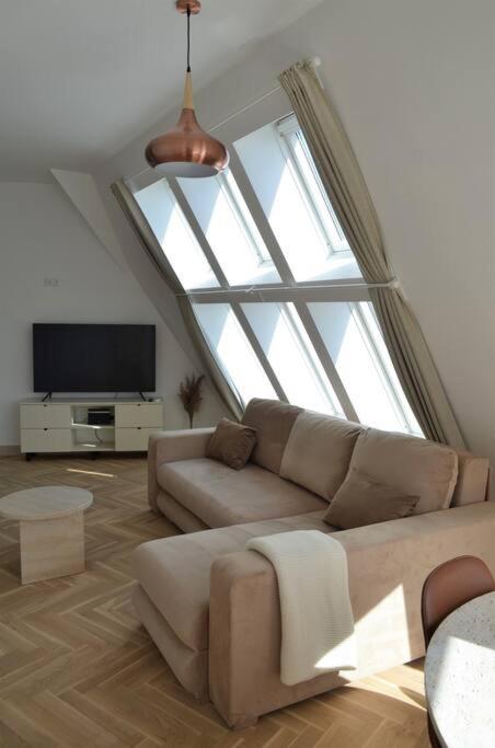 Luxury With A Balcony And View In Old Town Riga