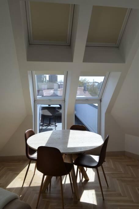 Luxury With A Balcony And View In Old Town Butas *