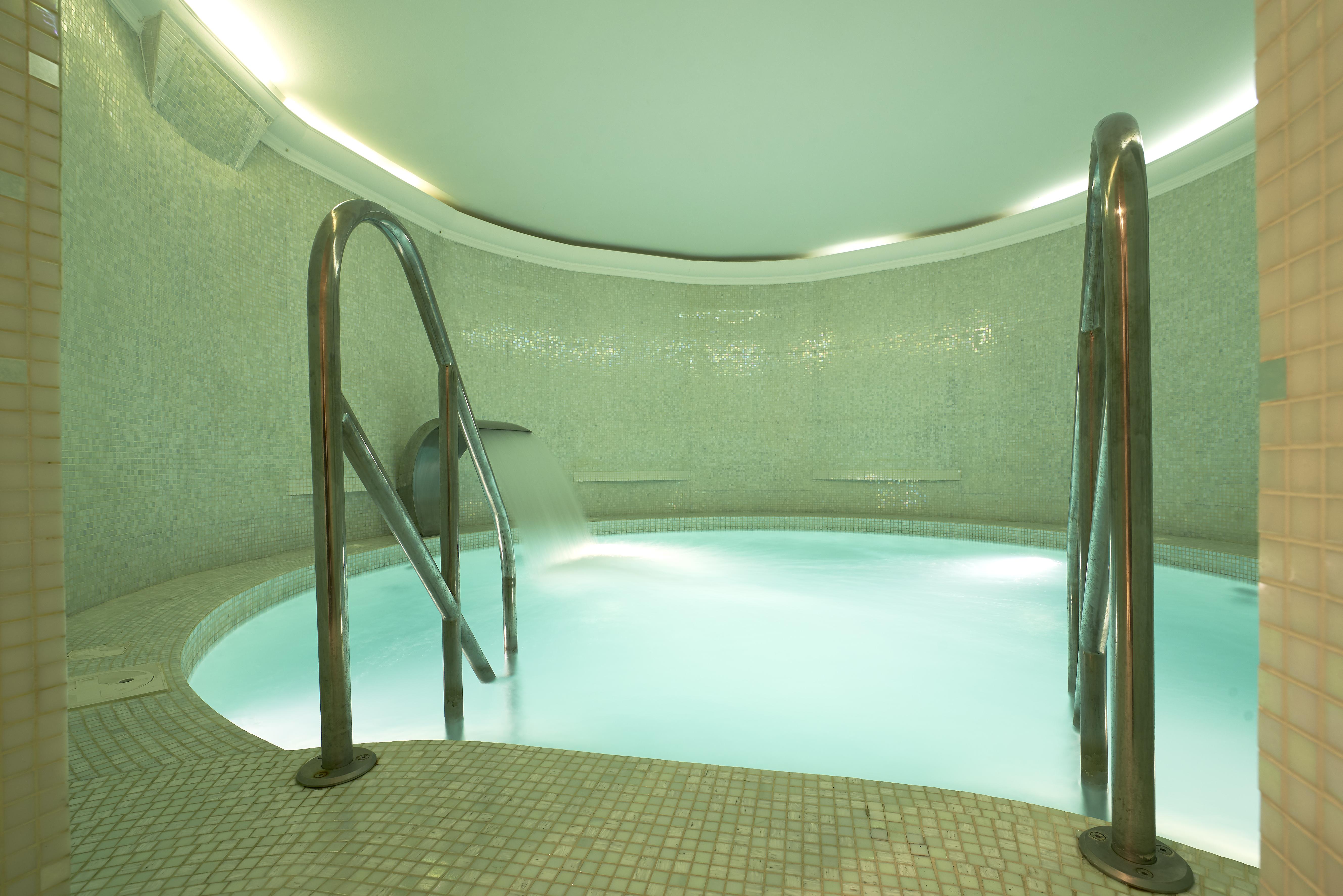 Opera Hotell 4*