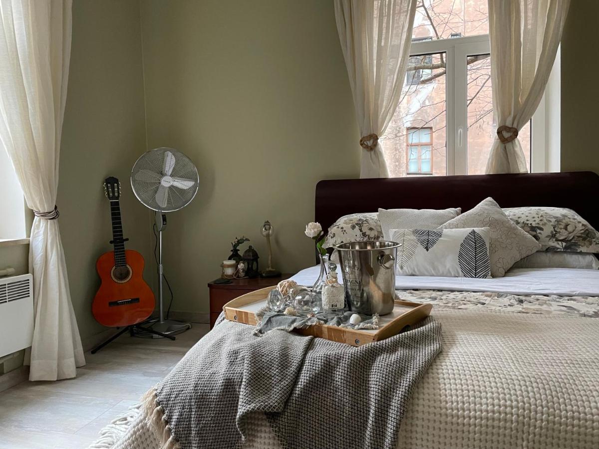 Exquisite 1br Apts In Center W Parking