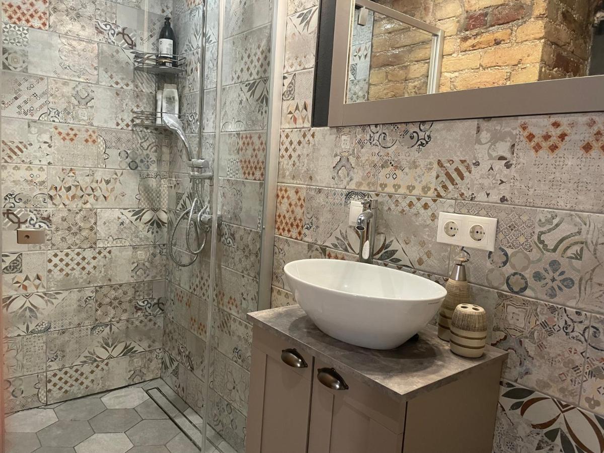 Butas Exquisite 1br Apts In Center W Parking Riga
