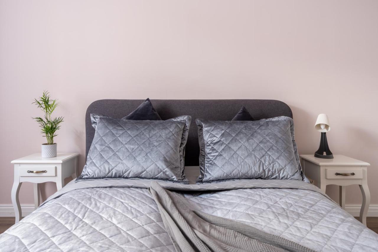 Stylish Latvian Classic 1-bedroom Near Center, Parks & Public Transport Links * Riga