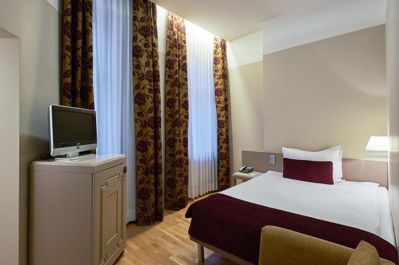Opera Hotell 4*