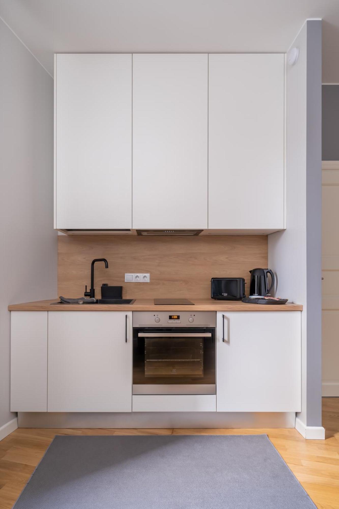 New! Quiet With Elevator, 9 Min Walk To Old Town Apartamento
