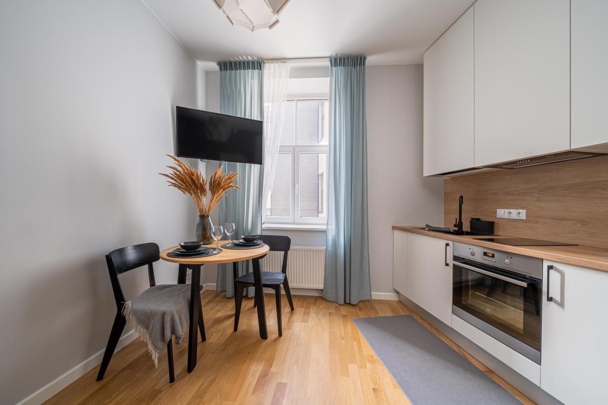 New! Quiet With Elevator, 9 Min Walk To Old Town Apartamento *