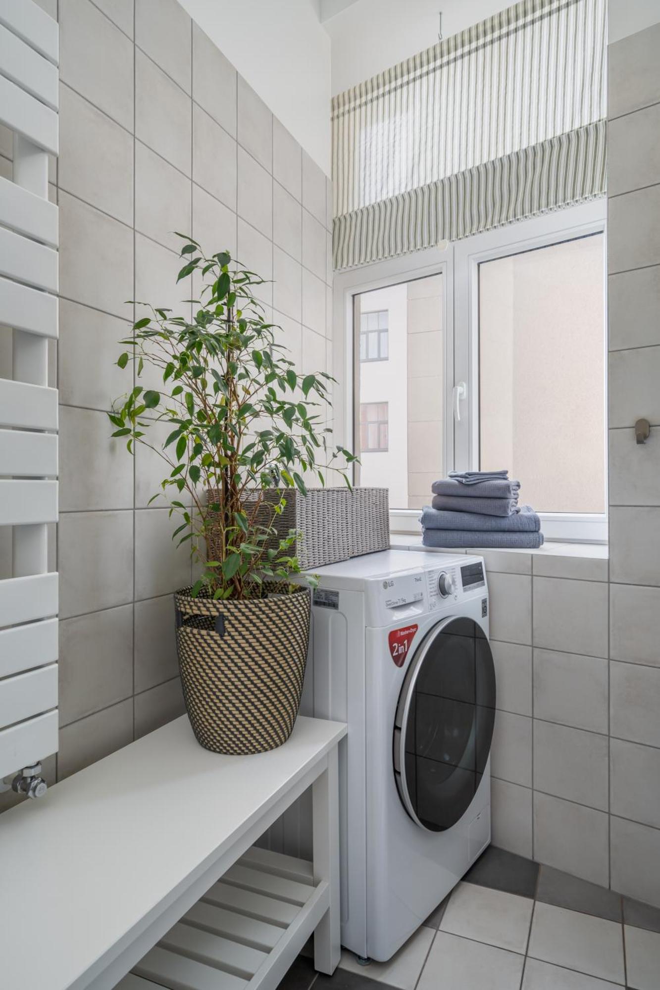 New! Quiet With Elevator, 9 Min Walk To Old Town Apartamento *