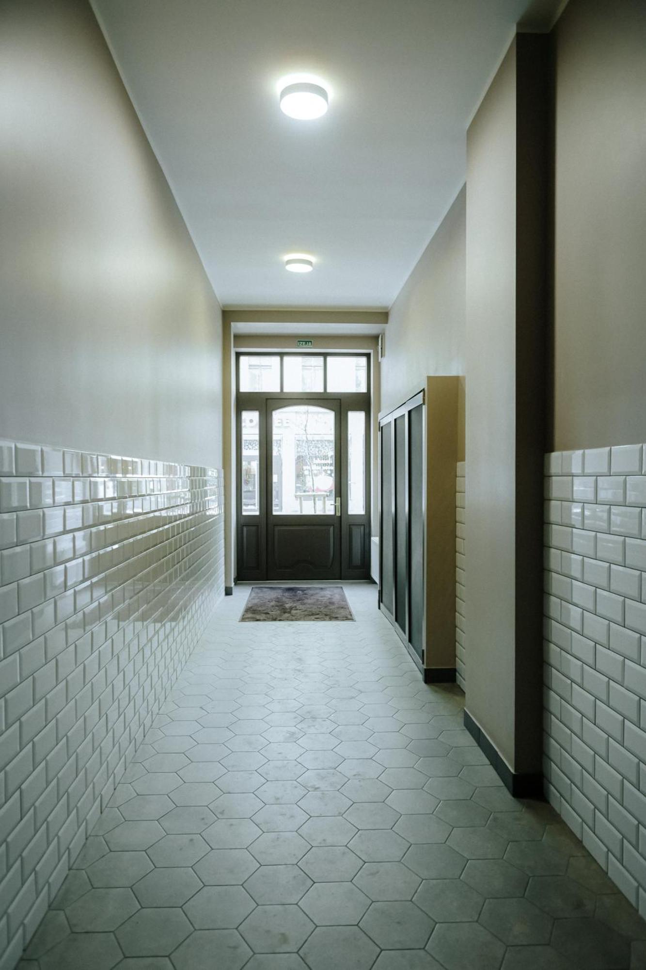 New! Quiet With Elevator, 9 Min Walk To Old Town Apartamento