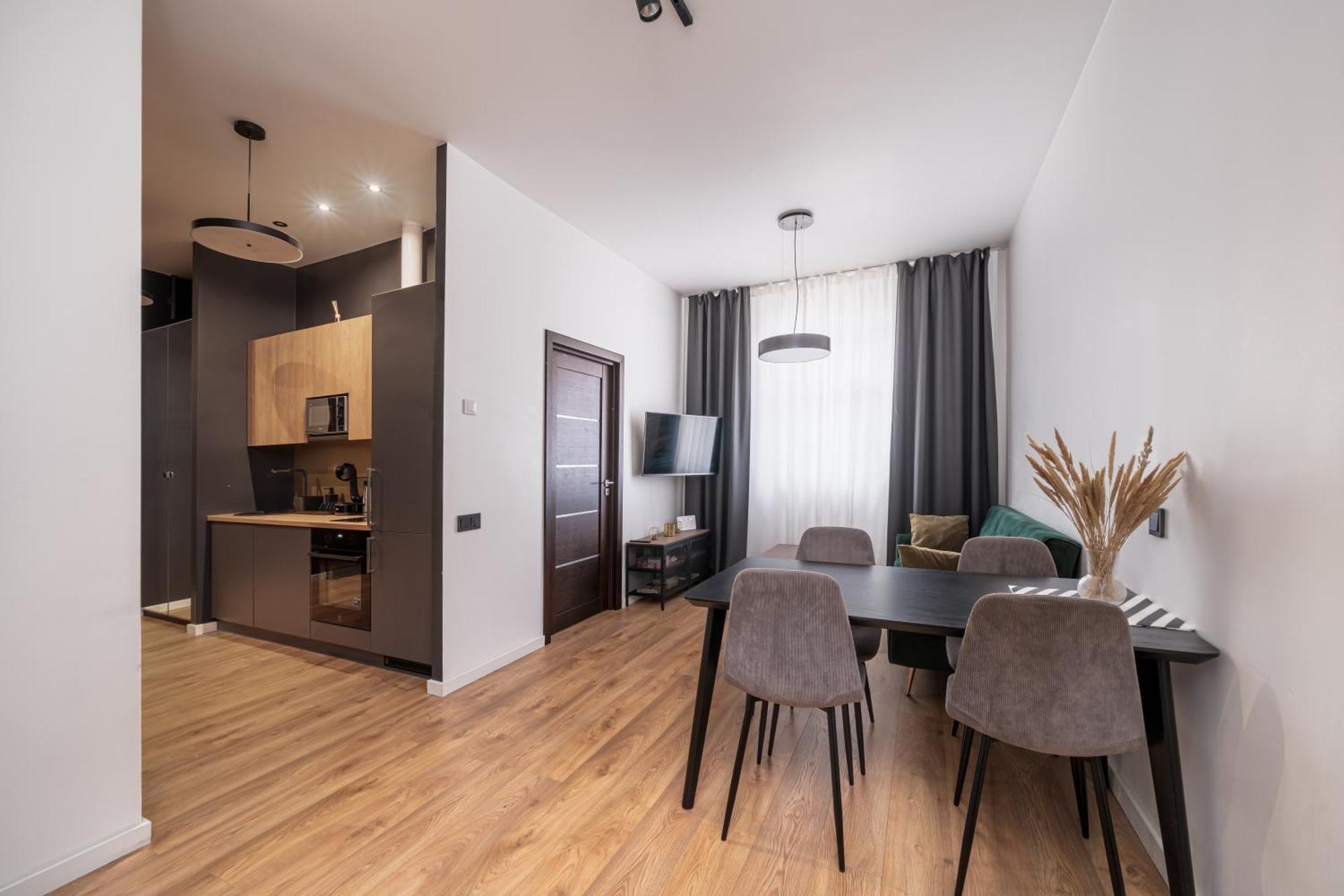 Lienes Iela Gem 1br With Fireplace In Historic Unesco Center
