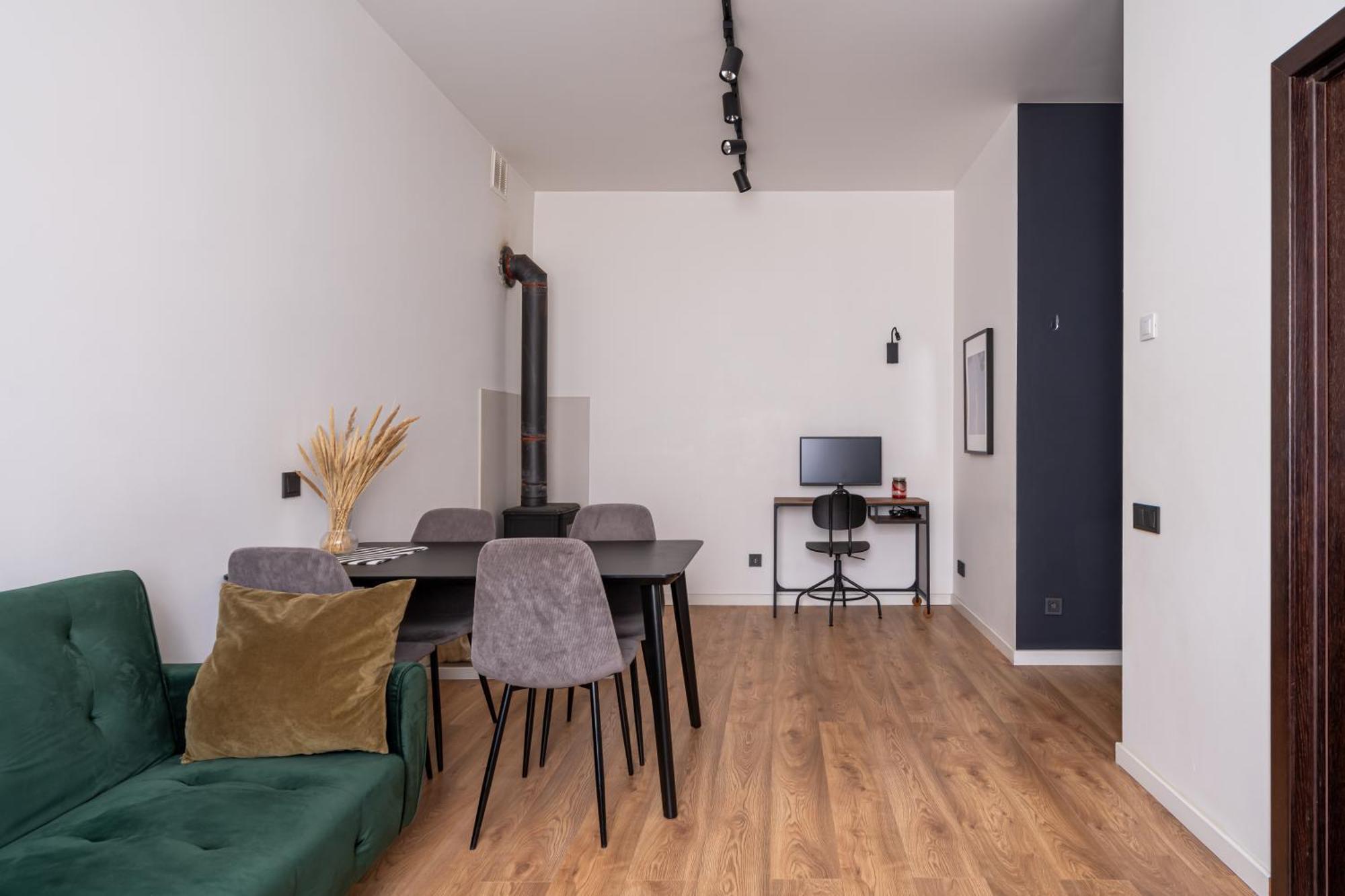 Lienes Iela Gem 1br With Fireplace In Historic Unesco Center Korter