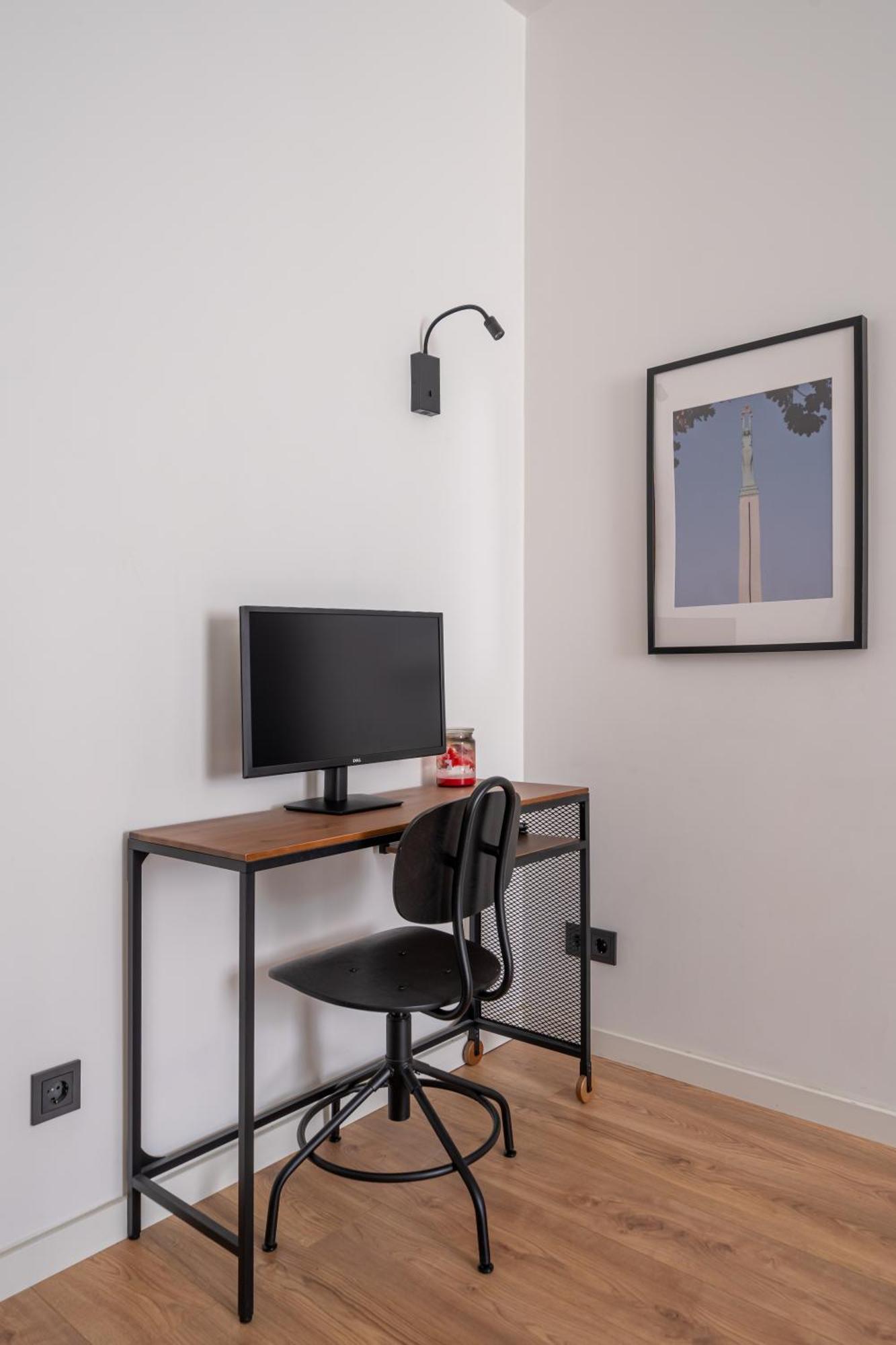 Lienes Iela Gem 1br With Fireplace In Historic Unesco Center Riga