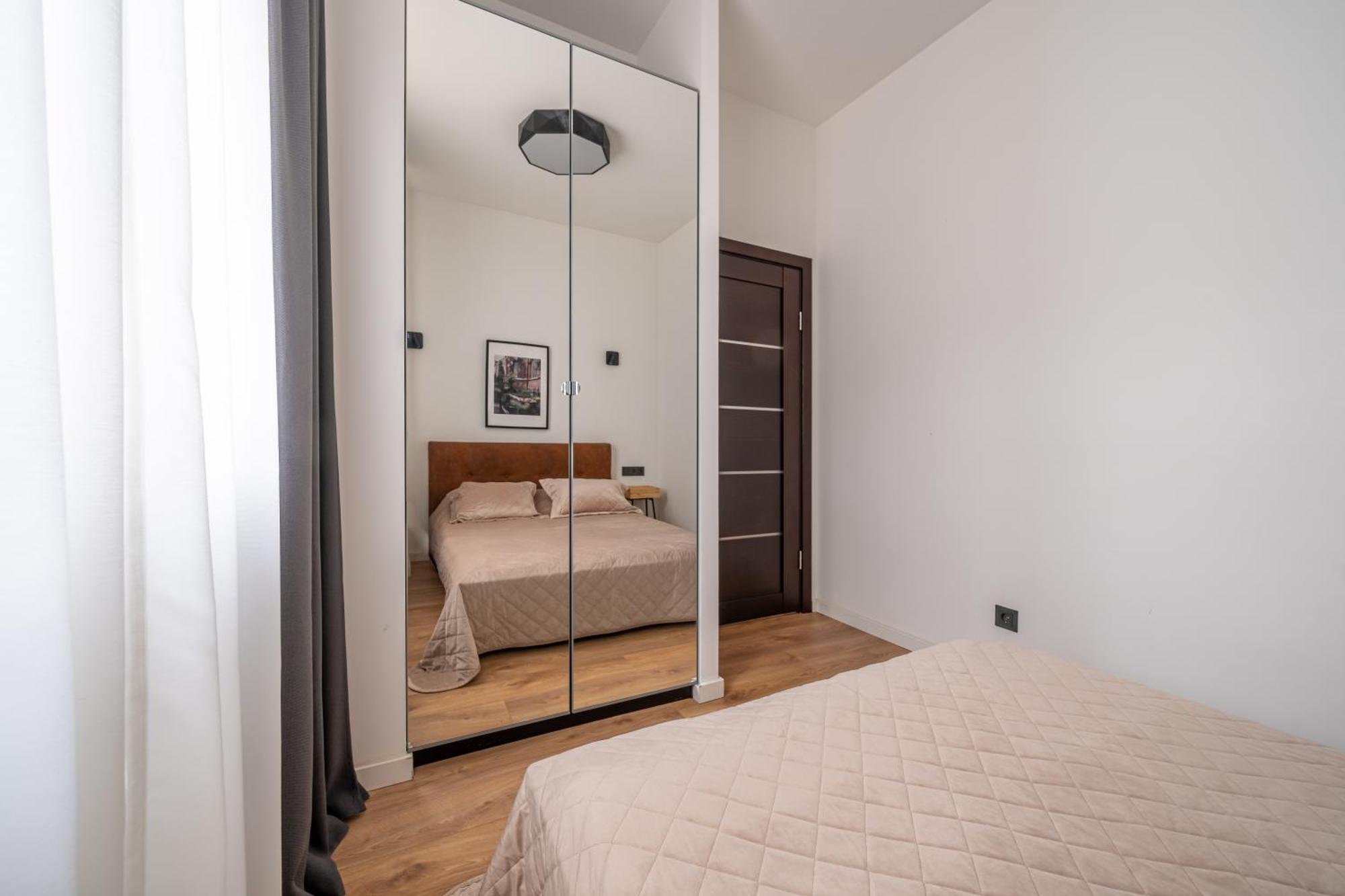 Lienes Iela Gem 1br With Fireplace In Historic Unesco Center Korter