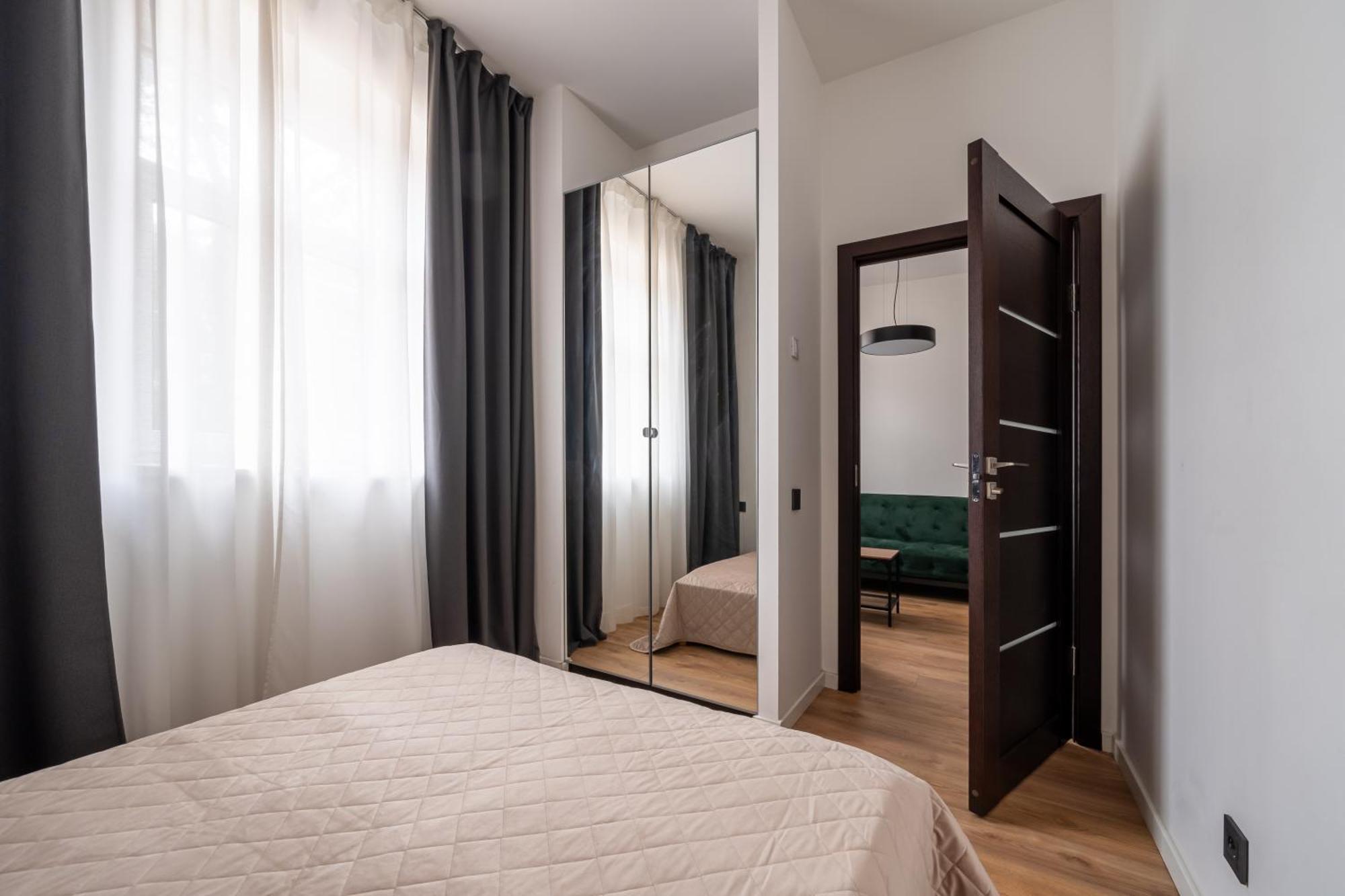 Lienes Iela Gem 1br With Fireplace In Historic Unesco Center Korter Riga