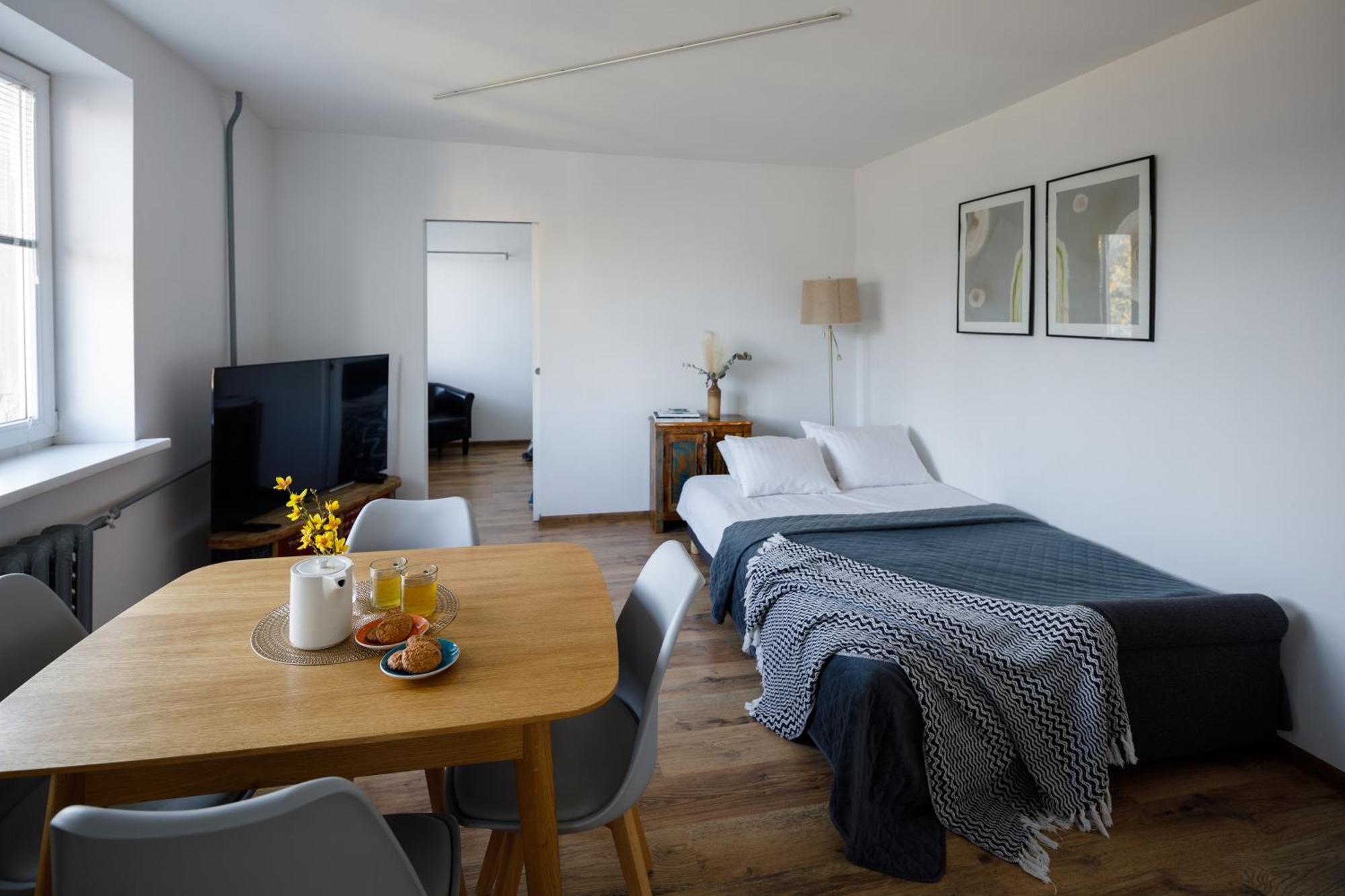 Huoneisto Brivibas Yard With Parking In Center *