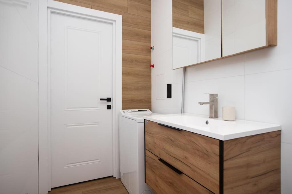 Bright And 2-room Flat Near The Old Town *