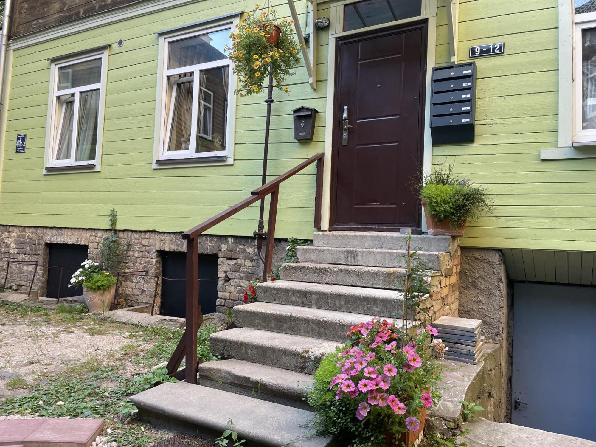 Butas Exquisite 1br Apts In Center W Parking