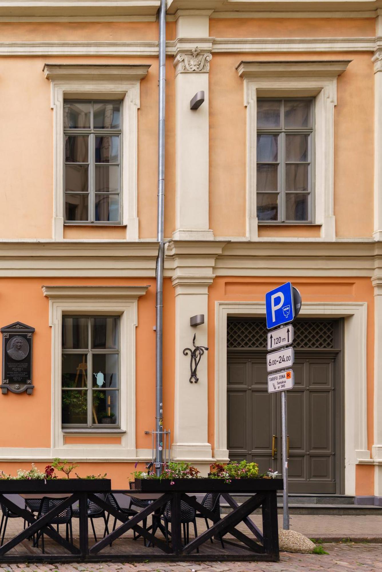 Classic Old Town Apartment