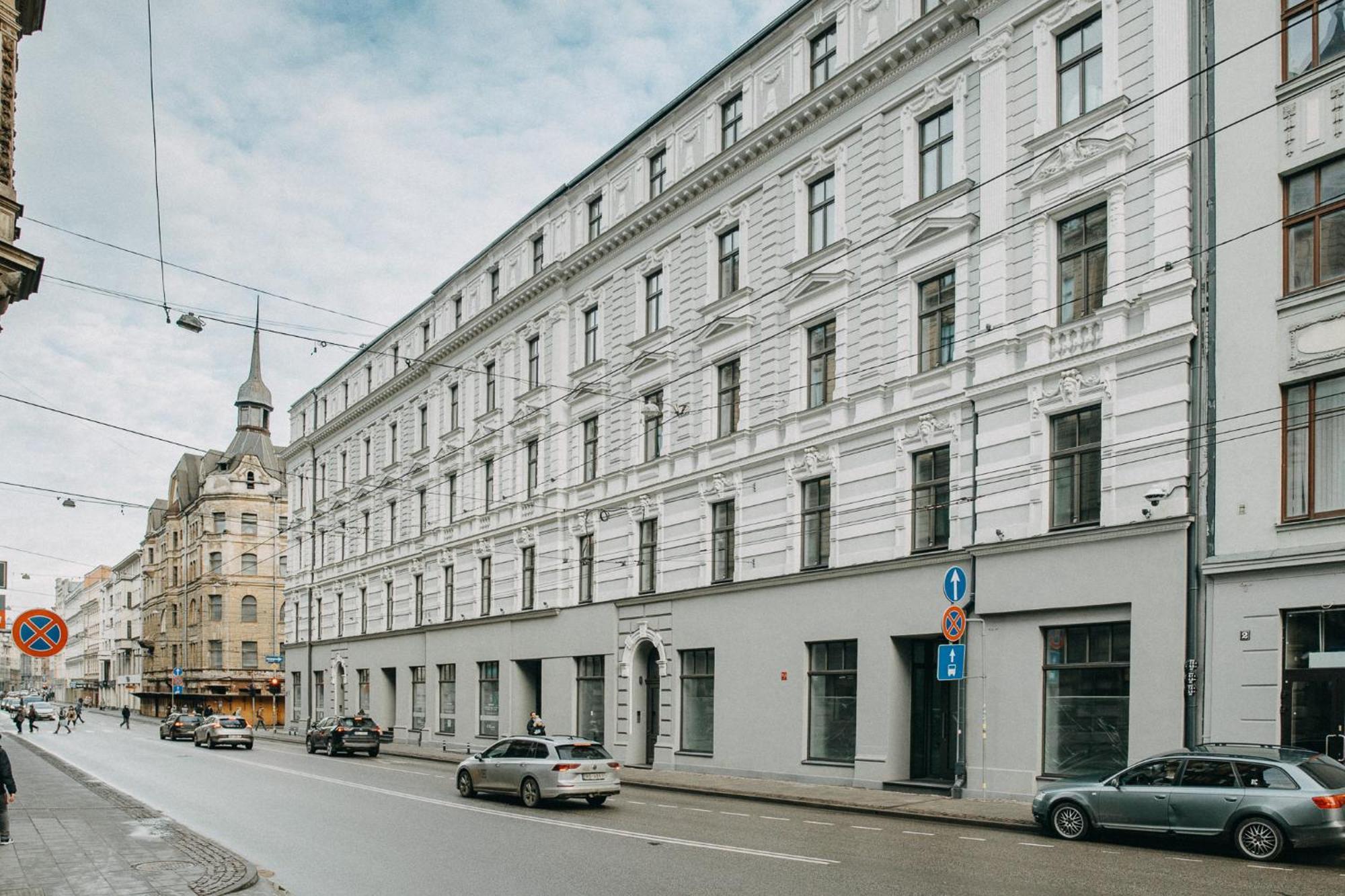 Opera With Air Conditioning In Location *