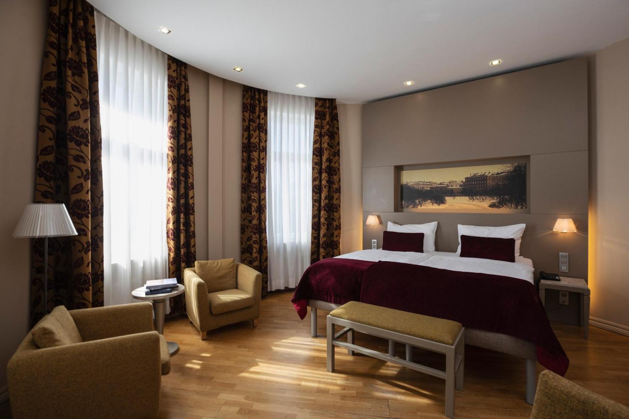 Opera Hotell 4*
