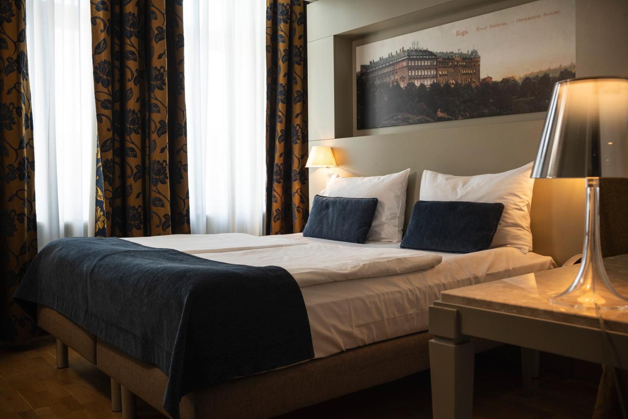 Opera Hotell 4*