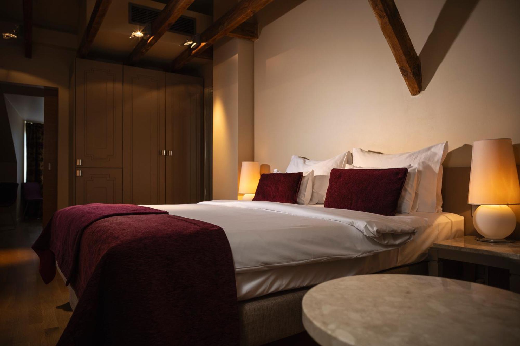Opera Hotell 4*