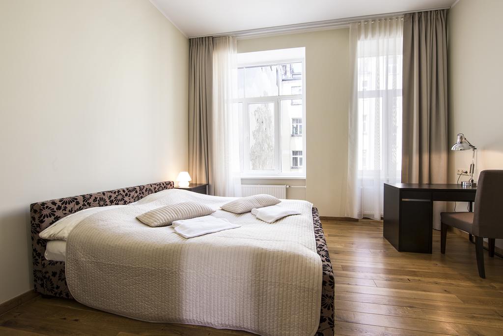 Lux - Ernesta, Free Parking Aparthotel 4*