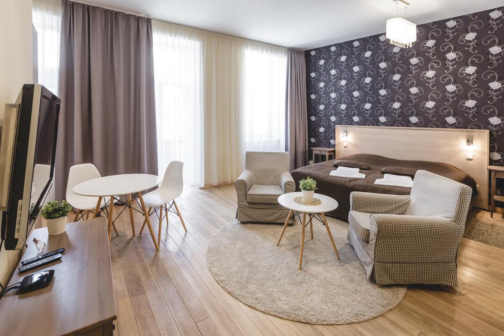 Lux - Ernesta, Free Parking Aparthotel 4*