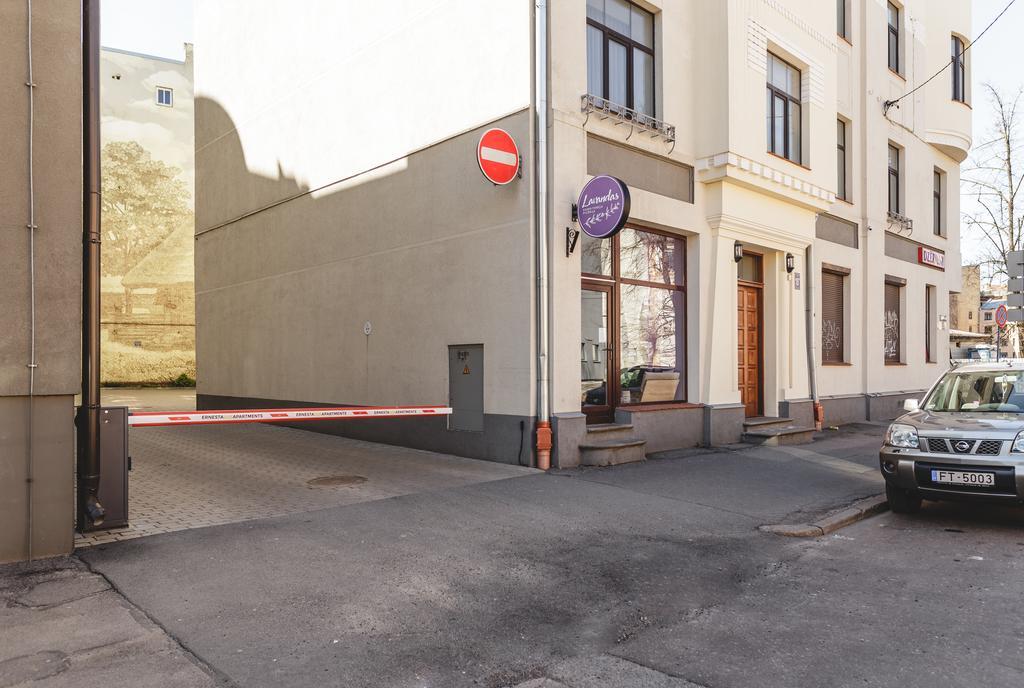 Aparthotel Lux - Ernesta, Free Parking