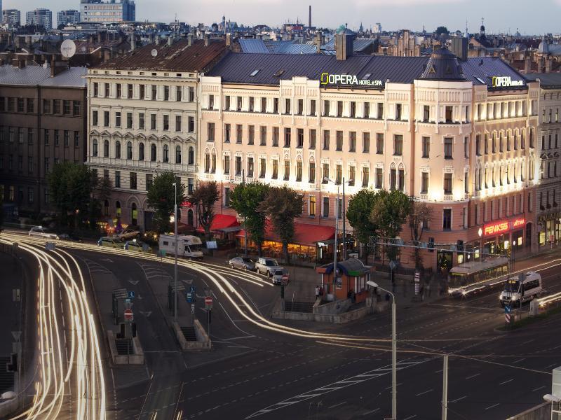 Opera Hotell 4*