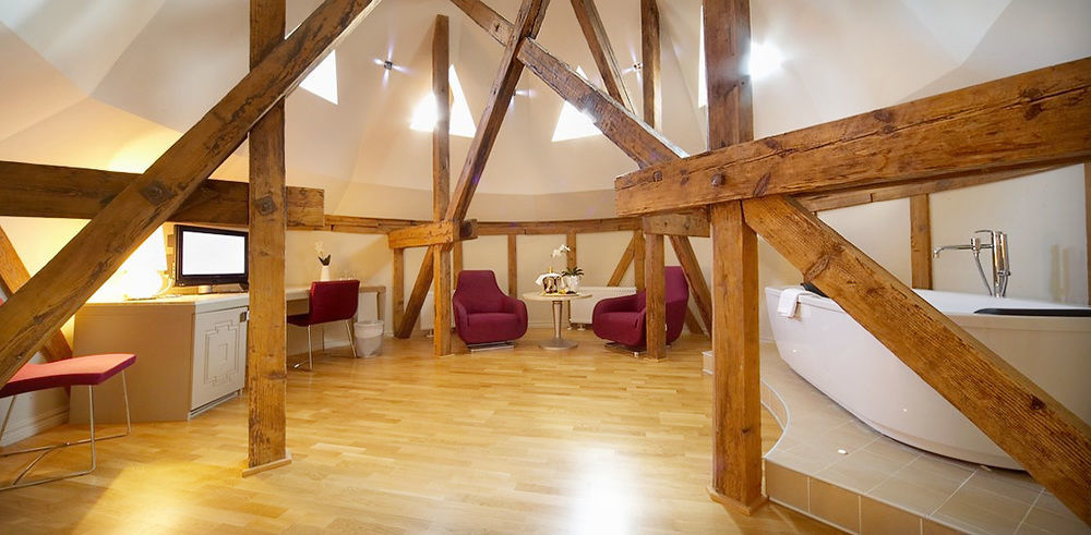 Opera Hotell 4*