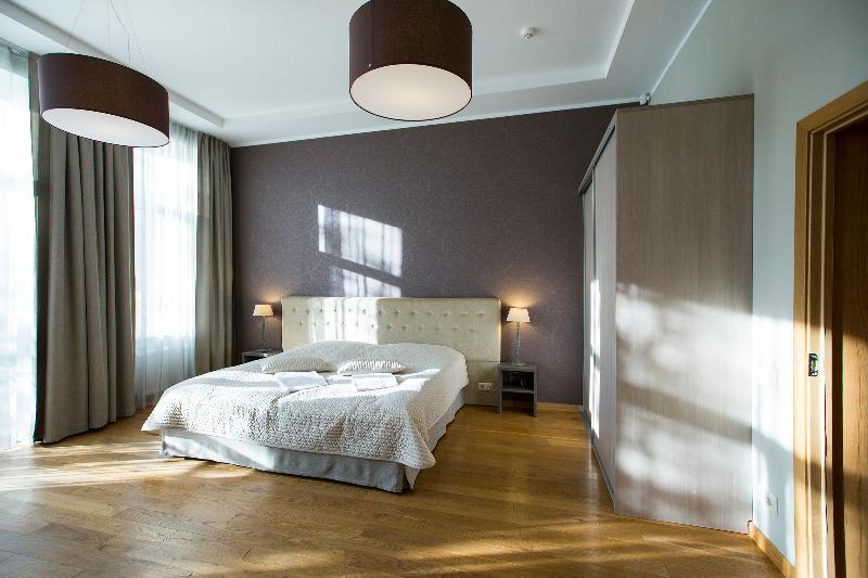 Aparthotel Lux - Ernesta, Free Parking