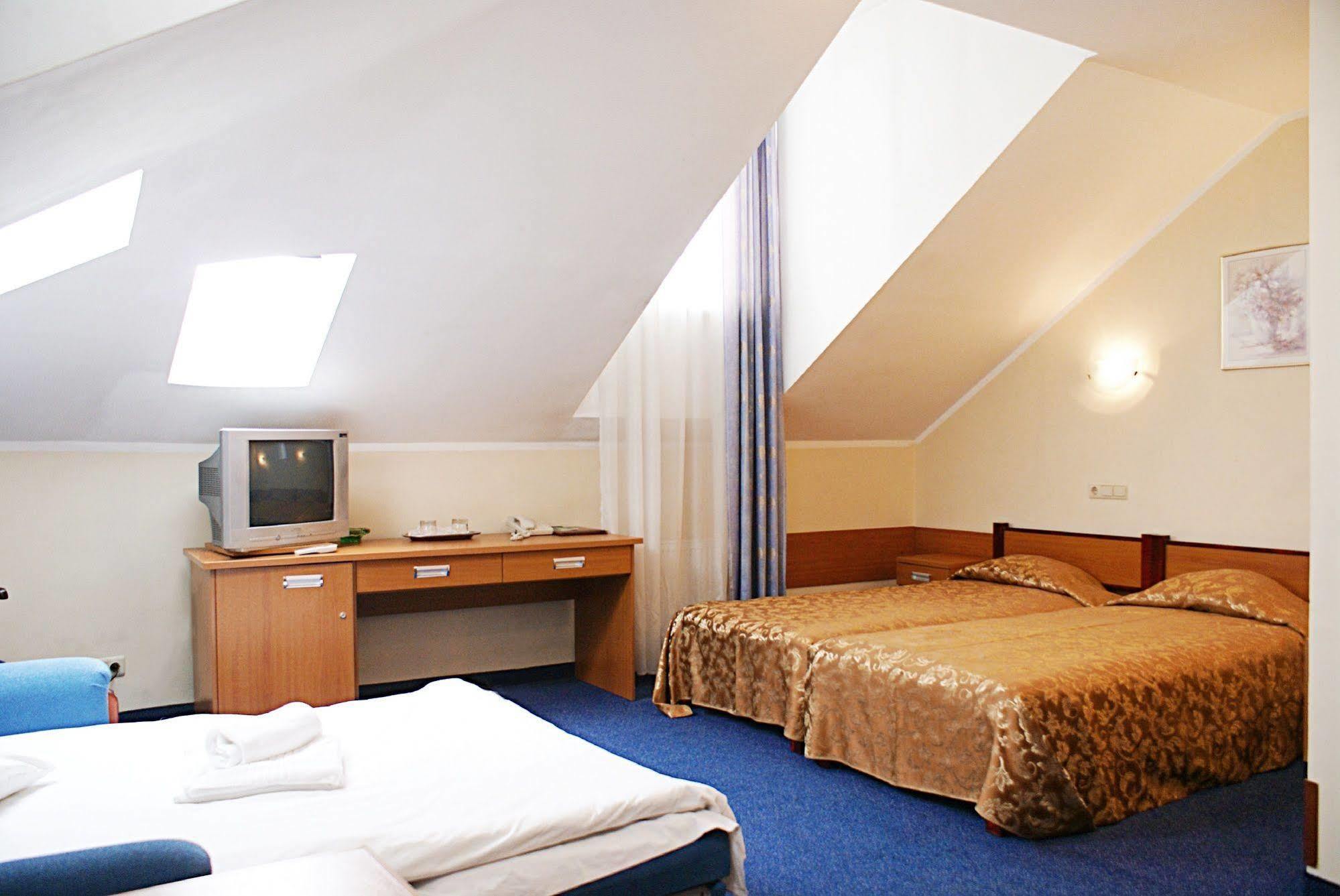 Irina Hotel 3*