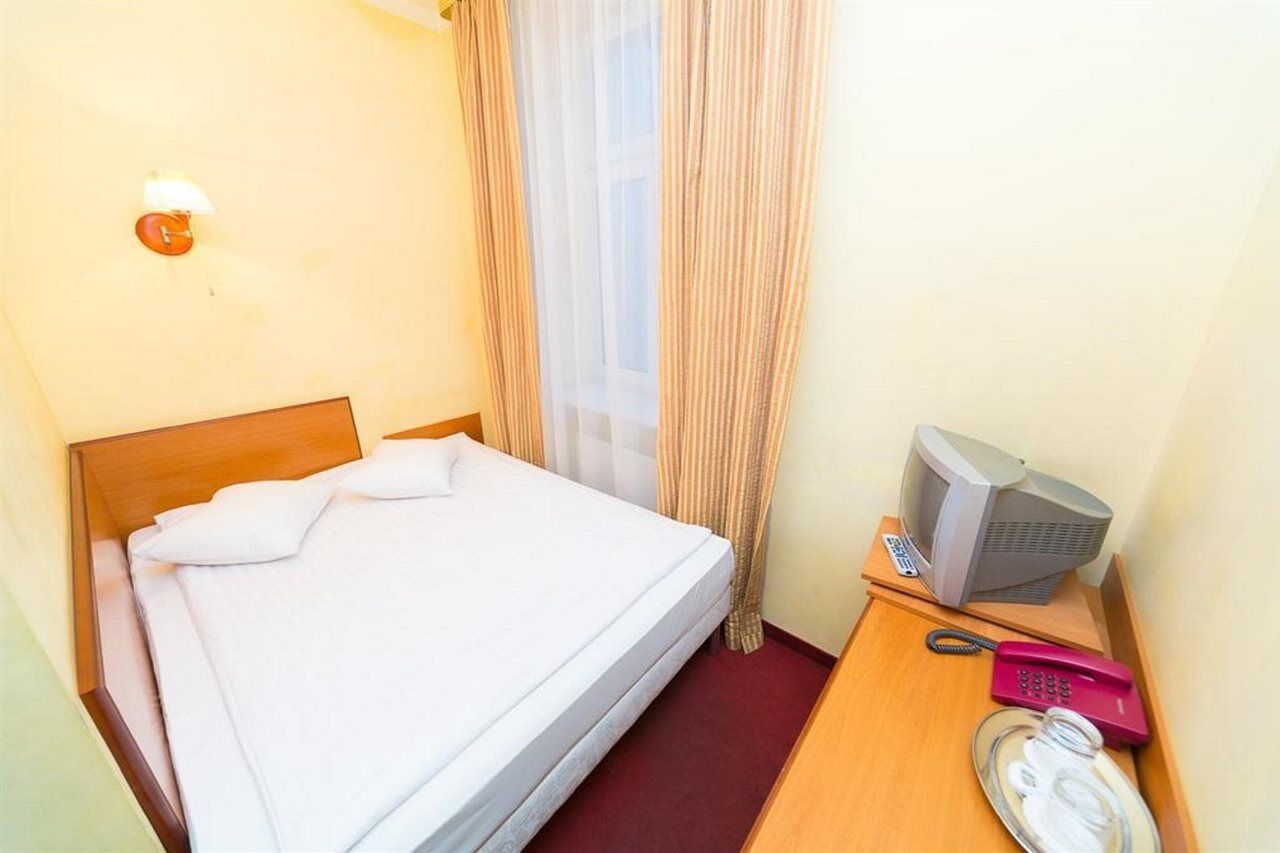 Irina Hotel 3*