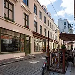 Art Design King Bed Studio Apartment In Old Town