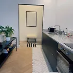 Miro Rooms French - Quiet Chic, Free Private Parking