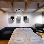 Merkela Loft Apartment Beside Vermanes Park