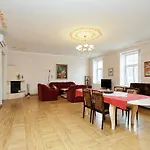 Sunny Grand Apartment By Old Town