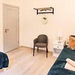 Morrison Apartment/15 Guests/7Bedrooms/Riga Old Town