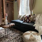 Exquisite 1Br Apt W Garden In Center