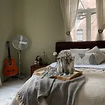 Exquisite 1Br Apt W Garden In Center