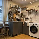 Exquisite 1Br Apt W Garden In Center