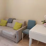 Cosy One Seperate Bedroom Apartment In City Center, Perfect For Family Trip.