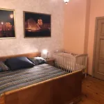 Classical Large Apartment On Alberta Street, Free Locked Parking