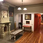 Classical Large Apartment On Alberta Street, Free Locked Parking