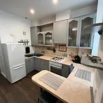Kingsize Bed Self Check In & Smart Tv And Parking